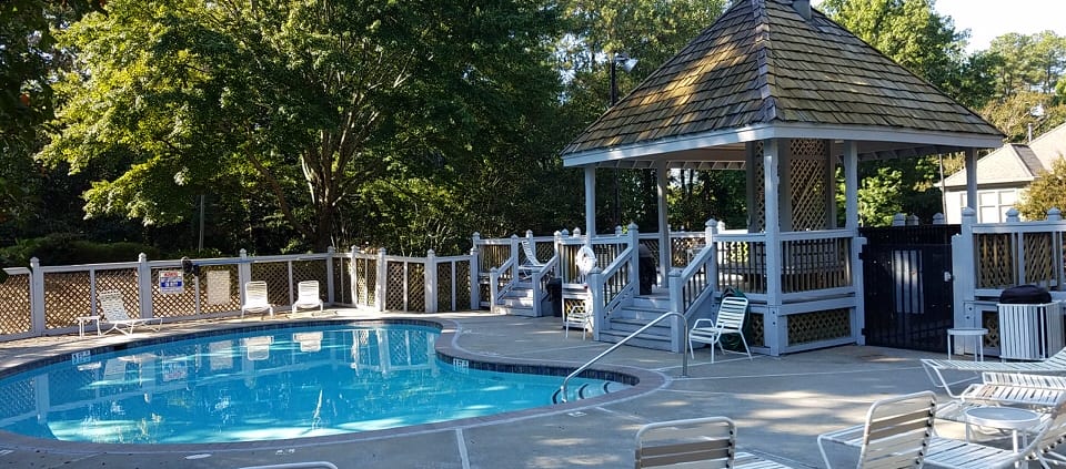 One Bedroom Condo At The Oaks Of Dunwoody - Pool